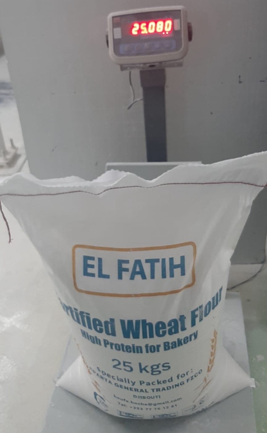 EL FATIH wheat flour bag weighed at 25kg on scale